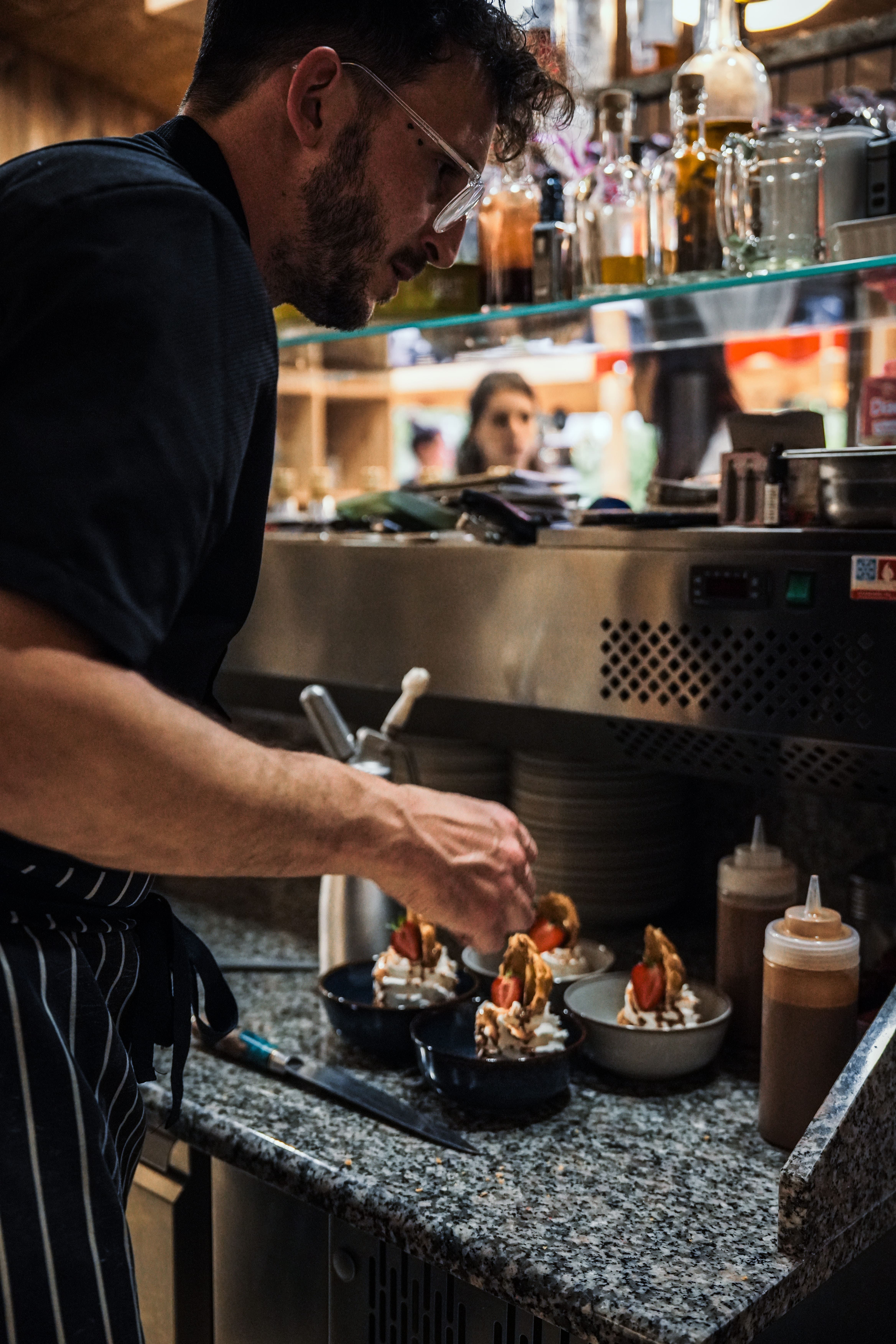 Photo Yoann en cuisine restaurant Le Bouillon des Eaux Vives