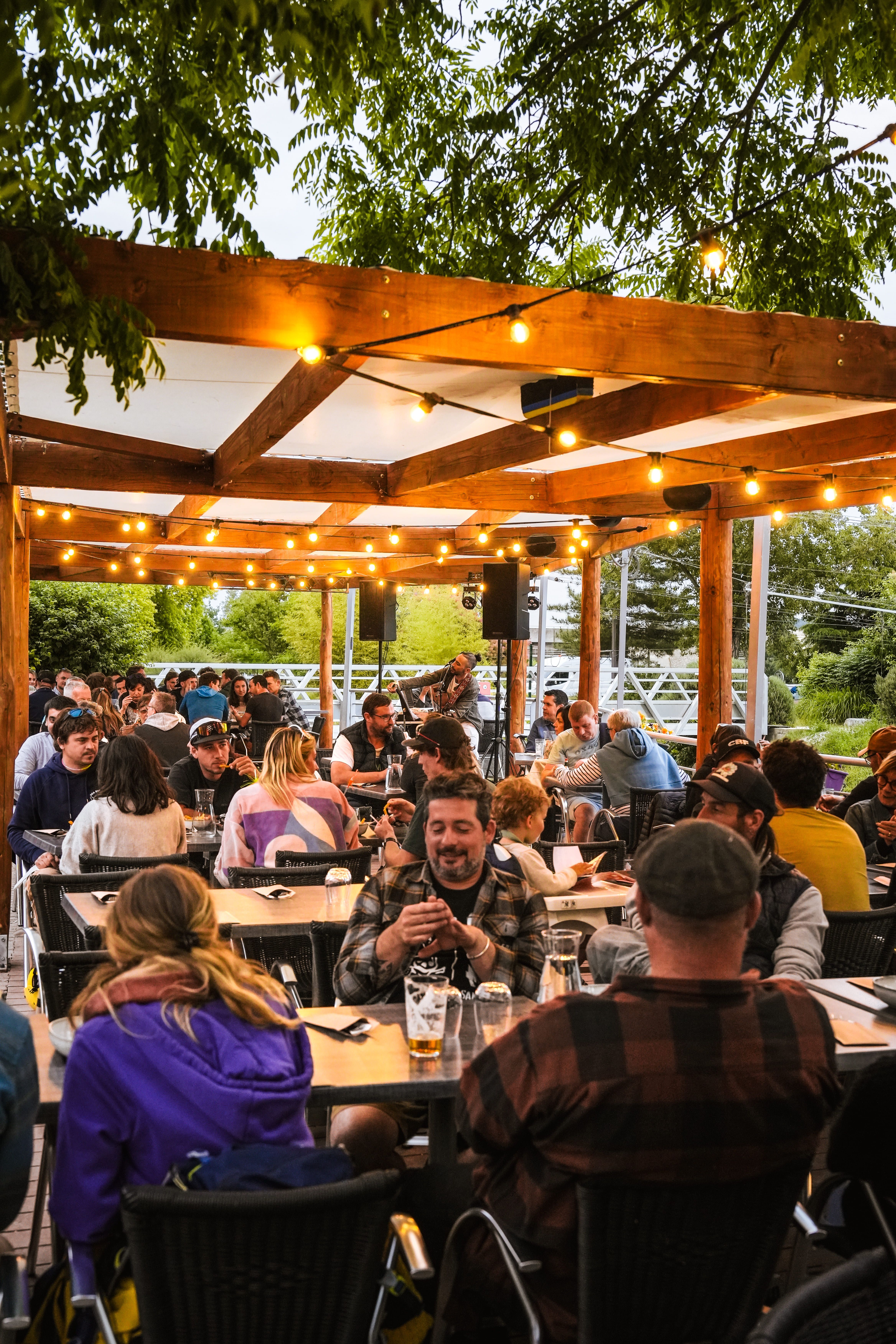 Photo ambiance terrasse du restaurant Le Bouillon des Eaux Vives