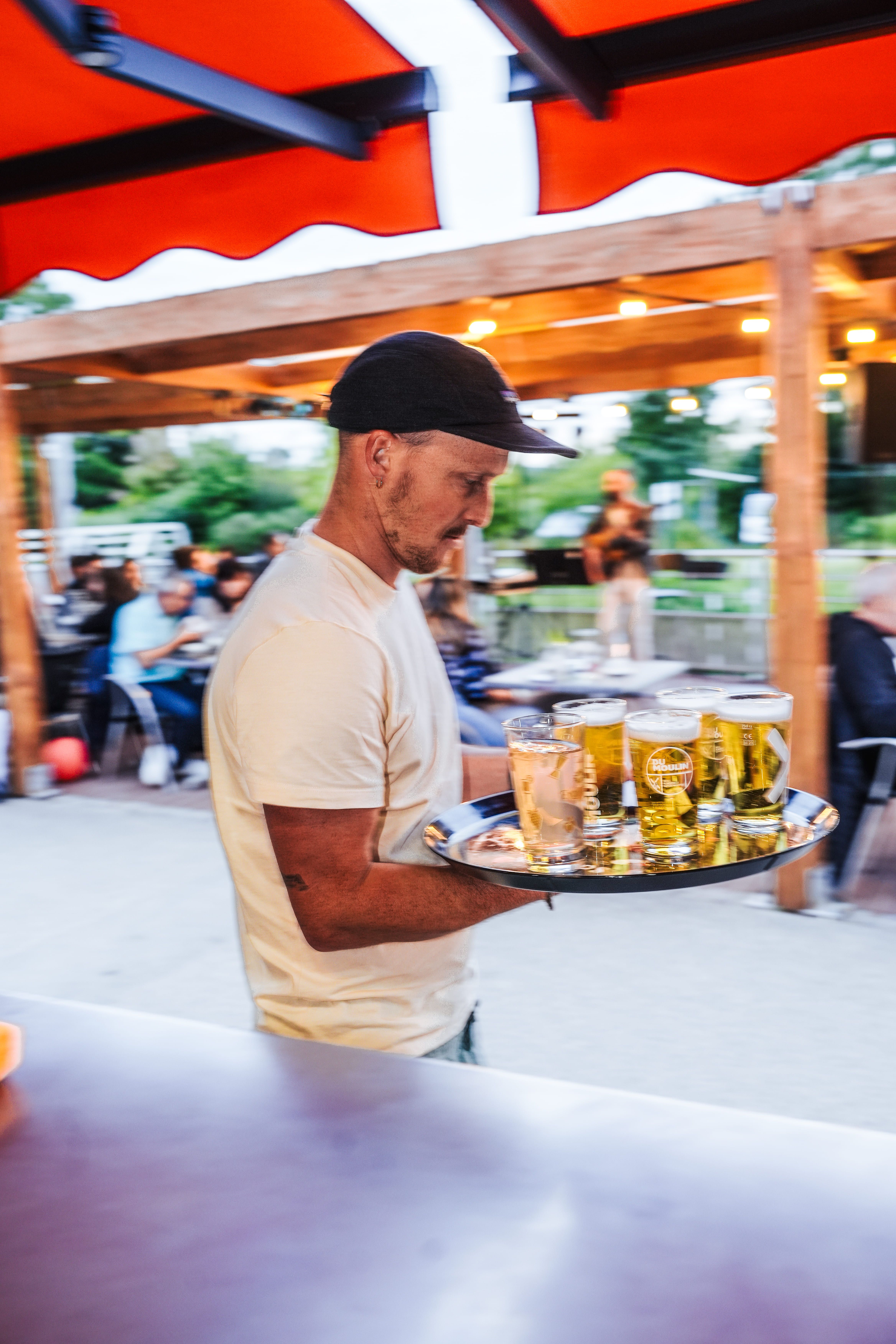 Photo Simon service du restaurant Le Bouillon des Eaux Vives